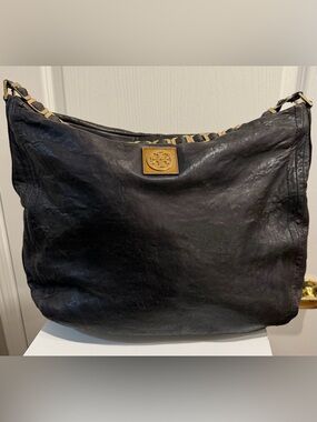 Tory Burch Black Leather Shoulder Bag with Gold Logo Plaque